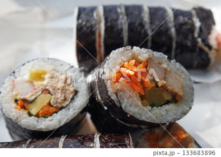 韓国のコンビニでも買える美味しいキンパ 133683896