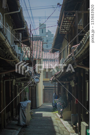 京都の路地風景 133683920