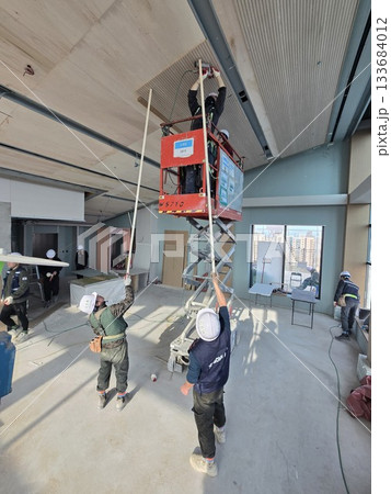 building in the city 133684012