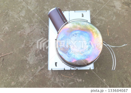 チタン鍋底の焼き色とアウトドアバーナーのギアショット チタン鍋底の焼き色とアウトドアバーナーのギアショット 133684087