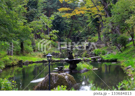 盛岡城公園の鶴ヶ池と噴水　《岩手》 133684813