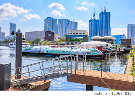 東京　港区 竹芝の都市風景　ウォーターズ竹芝前（竹芝地区船着場） 133684839