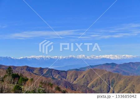 美ヶ原高原駐車場から眺める晩秋の北アルプス連峰 133685042