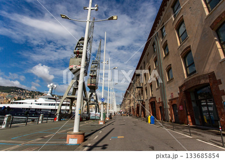 イタリア・ジェノバ港　倉庫街 133685854