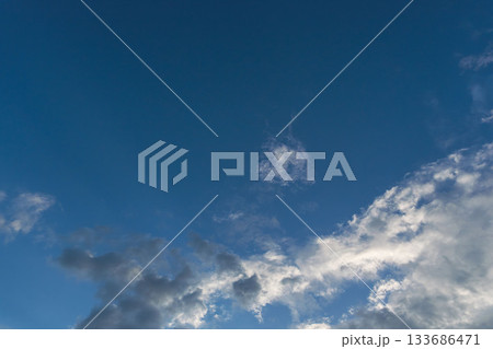 夏の空 夕暮れの時の空と雲240 夏の空 夕暮れの時の空と雲240 133686471