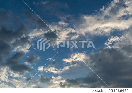 夏の空 夕暮れの時の空と雲241 夏の空 夕暮れの時の空と雲241 133686472