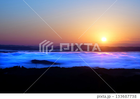 日の出と雲海2188 133687738