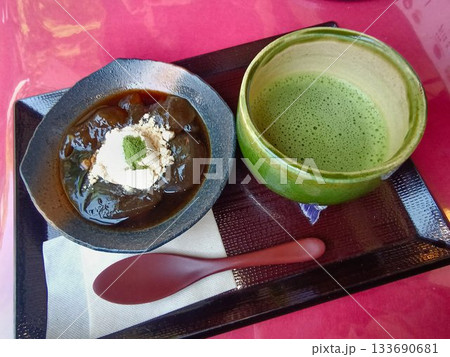 奈良『二月堂』と奈良盆地を望みつつ頂く甘味… わらび餅と抹茶 奈良『二月堂』と奈良盆地を望みつつ頂く甘味… わらび餅と抹茶 133690681