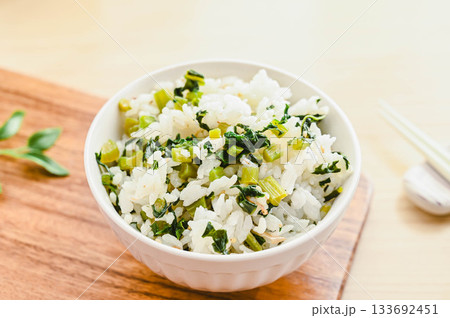 大根葉の油炒めで菜飯 大根葉の油炒めで菜飯 133692451