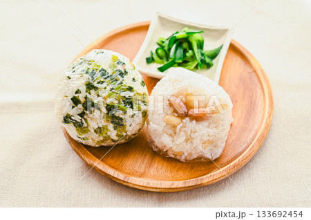 菜めしとピーナッツご飯のおにぎり 133692454