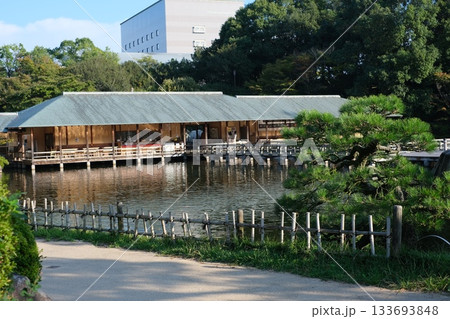 黄昏三景園建物の景色 133693848