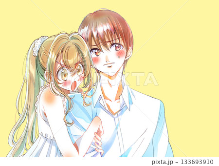 年下の女性にくっつかれる男性 照れる 年下の女性にくっつかれる男性 照れる 133693910