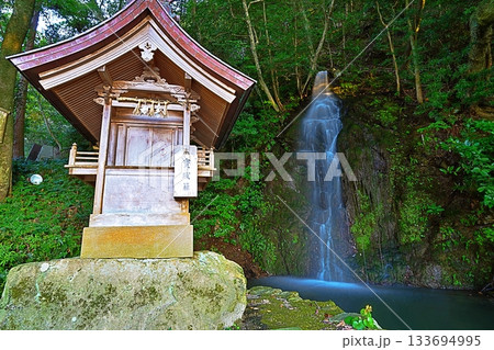 亀の尾の瀧 (出雲大社北島國造館) 亀の尾の瀧 (出雲大社北島國造館) 133694995