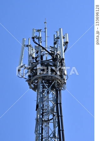 通信イメージ（電波塔:基地局） 133696128