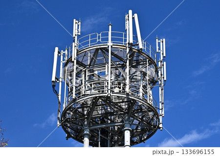通信イメージ（電波塔:基地局） 133696155