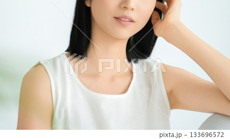 若い女性の美容イメージ 133696572