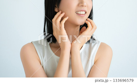 若い女性の美容イメージ 若い女性の美容イメージ 133696579
