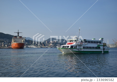 砕氷艦　しらせ & 九州商船　ぺがさす 133696582