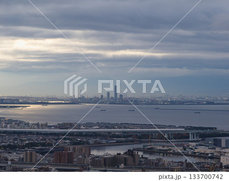 神戸市東灘区の保久良神社からの夜明け 133700742