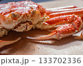 オオズワイガニとまな板 133702336