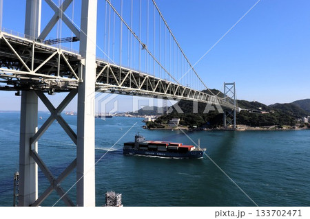 関門橋　関門海峡　山口県　下関市　 133702471