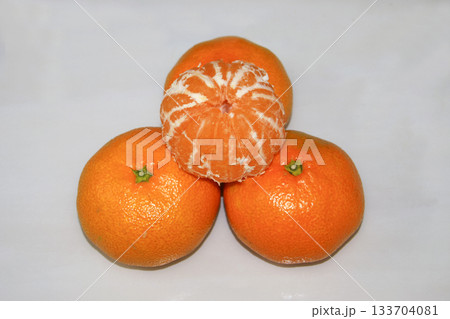 fresh tangerines on a white wooden background fresh tangerines on a white wooden background 133704081