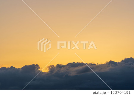 秋の空 朝焼けに染まる空と雲27 秋の空 朝焼けに染まる空と雲27 133704191