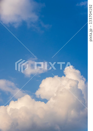 秋の空　夕暮れの時の空と雲08 133704192