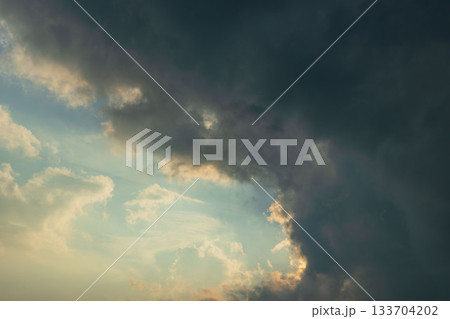 秋の空　夕暮れの時の空と雲19 133704202