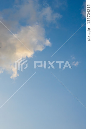 秋の空　夕暮れの時の空と雲35 133704216