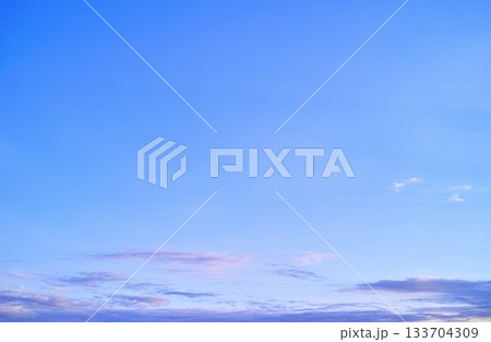 青空と雲イメージ 青空と雲イメージ 133704309