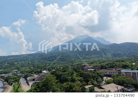 鹿児島桜島の裏側「大隅半島側」と海 133704490