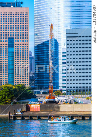 日本の東京都市景観 汐留のビル群や旧築地市場(6)仮設搬出入路及び荷揚げ桟橋上部工撤去工事などを望む 日本の東京都市景観 汐留のビル群や旧築地市場(6)仮設搬出入路及び荷揚げ桟橋上部工撤去工事などを望む 133704907