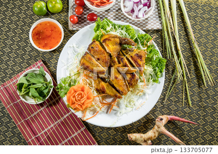 fried chicken with vegetables 133705077