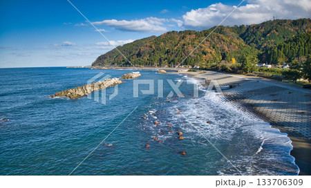 日本の富山県朝日町笹川地区周辺の風景 日本の富山県朝日町笹川地区周辺の風景 133706309
