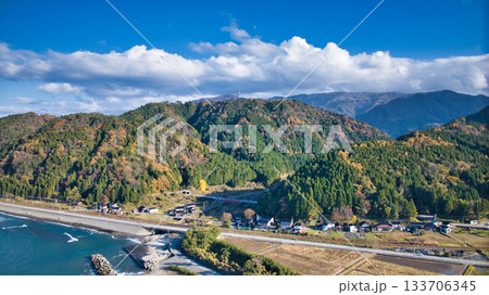 日本の富山県朝日町笹川地区周辺の風景 日本の富山県朝日町笹川地区周辺の風景 133706345