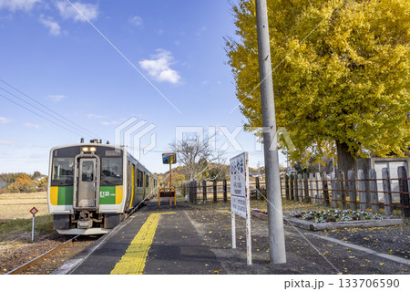 平山駅に到着する久留里線の列車 133706590