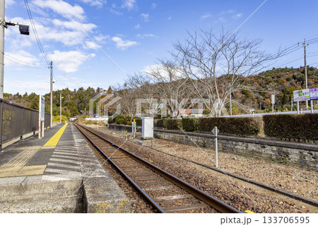 上総松丘駅の線路とホーム 133706595