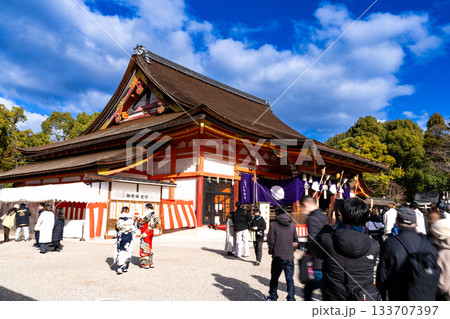 冬晴れの八坂神社 本殿の風景 京都府京都市東山区 冬晴れの八坂神社 本殿の風景 京都府京都市東山区 133707397