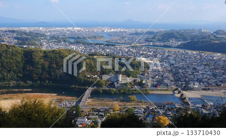 岩国城天守閣からの岩国基地方向3 133710430