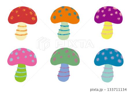 カラフルなキノコのイラスト　ベニテングタケのイメージ　クリップアート　挿絵　png　セット 133711134
