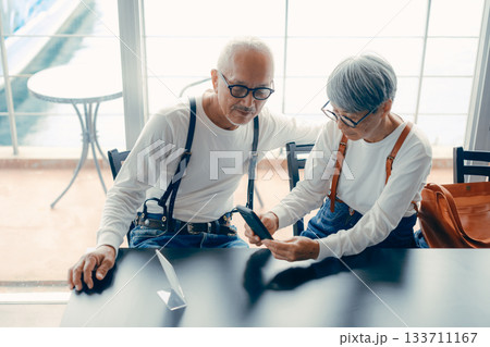 QRコードからメニューを確認する二人の時間 QRコードからメニューを確認する二人の時間 133711167