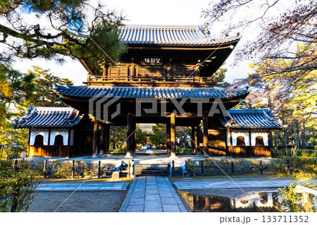 冬の建仁寺 三門・望闕楼2 京都府京都市東山区 冬の建仁寺 三門・望闕楼2 京都府京都市東山区 133711352