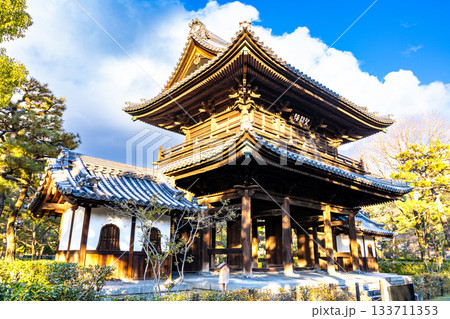 冬の建仁寺　三門・望闕楼3　京都府京都市東山区 133711353