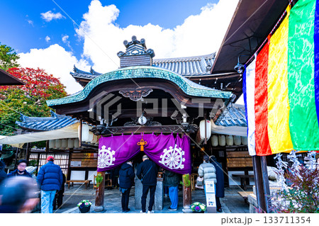 冬の建仁寺　塔頭・禅居庵摩利支天堂の風景　京都府京都市東山区 133711354