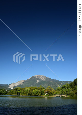 伊吹山を背景にした三島池5 伊吹山を背景にした三島池5 133711484