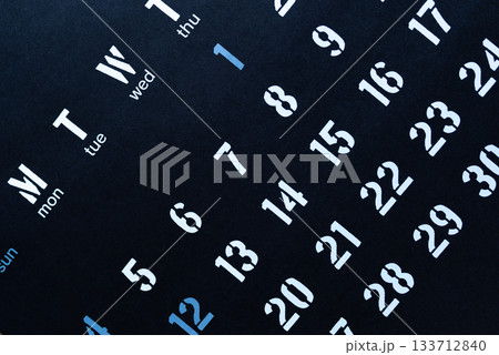 黒色に白地のカレンダー 黒色に白地のカレンダー 133712840