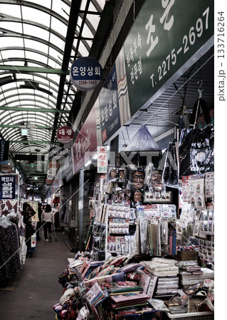 韓国の卸売り市場の風景 韓国の卸売り市場の風景 133716264