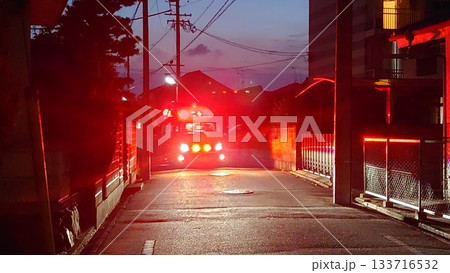 夜の救急車 夜の救急車 133716532