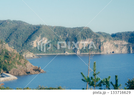 山陰ジオパークの海岸風景 山陰ジオパークの海岸風景 133716629
